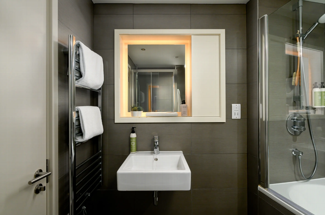 Monument Serviced Apartments | Dream Host UK  gallery image 10