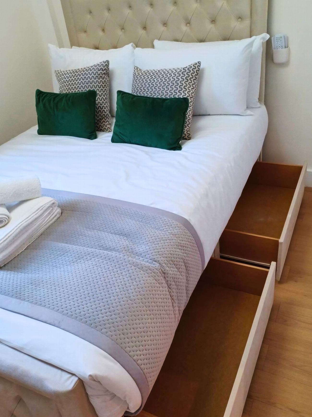 International House Apartments - Waterloo | Dream Host UK gallery image 9